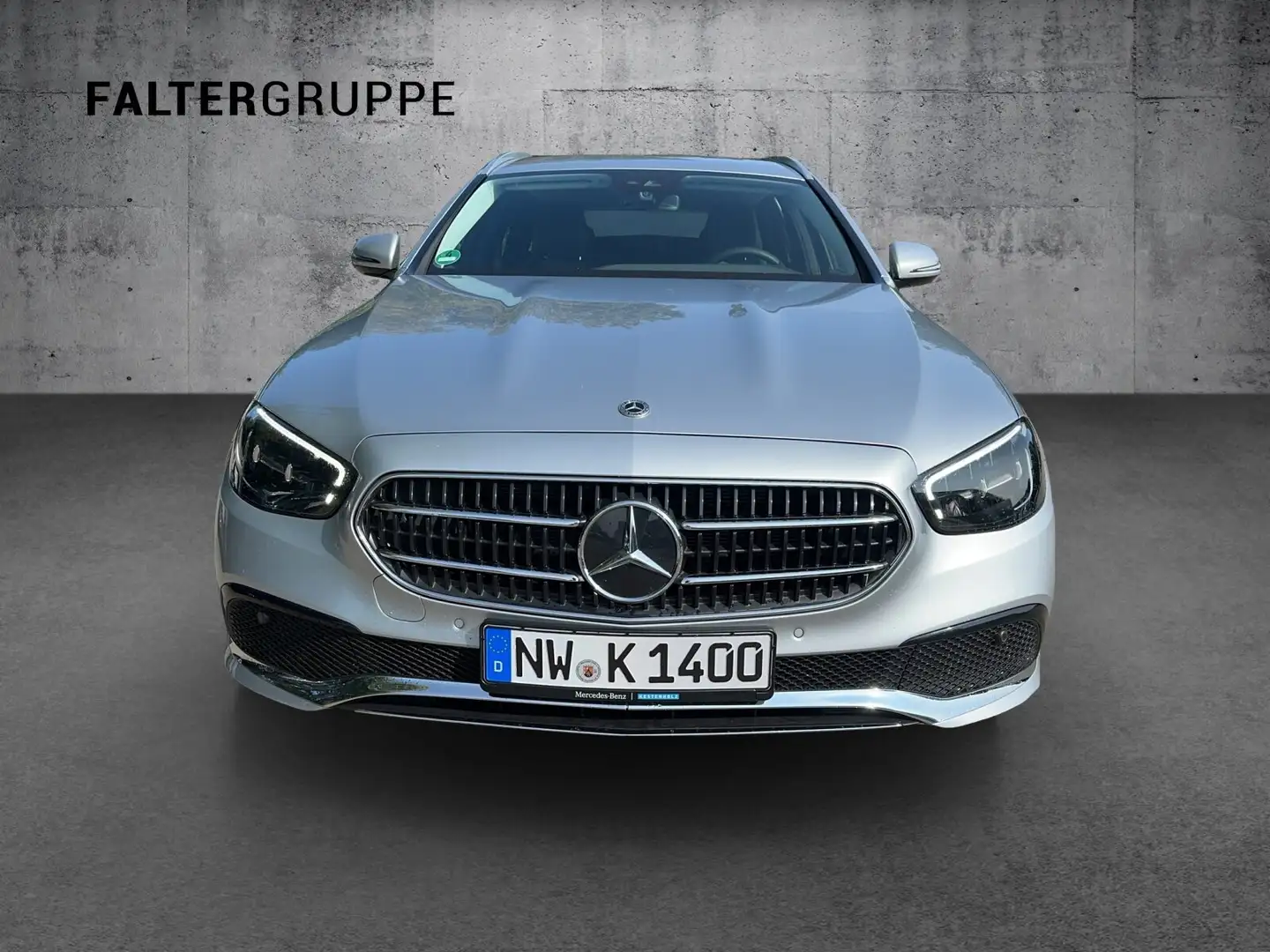 Mercedes-Benz E 220 E 220 d T AVANTGARDE+KAM+TWA+AMBI+EASYP+LED+SHZ Silber - 2