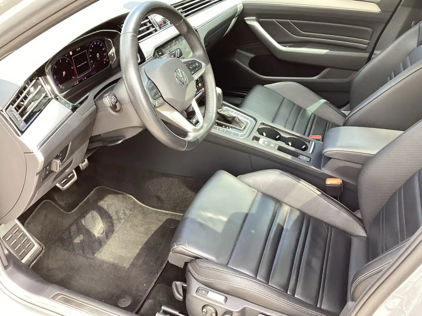 Volkswagen Passat Variant 2.0 TDI Elegance Grau - 2