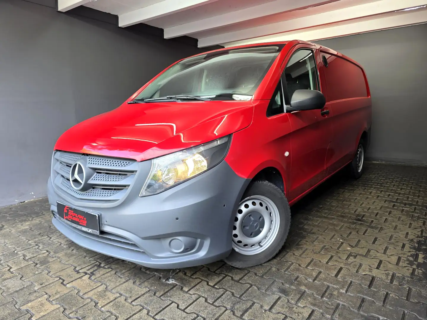Mercedes-Benz Vito Kasten 110 CDI LANG, 3 SITZER, KLIMA, REGALSYSTEM Rot - 1