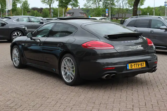 Porsche Panamera view 3