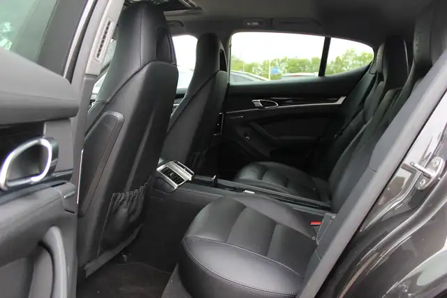 Porsche Panamera view 11