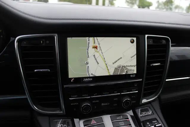 Porsche Panamera view 21