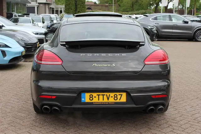 Porsche Panamera view 15