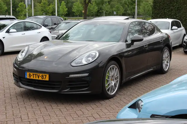 Porsche Panamera view 6