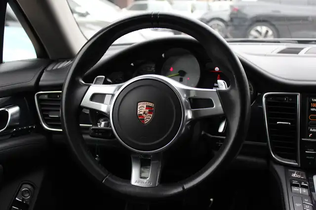 Porsche Panamera view 17