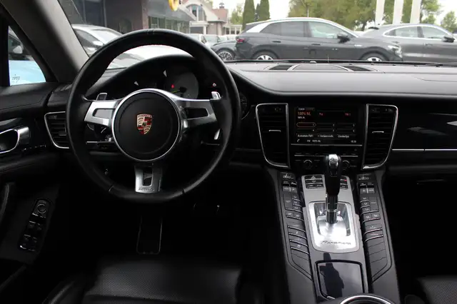 Porsche Panamera view 9