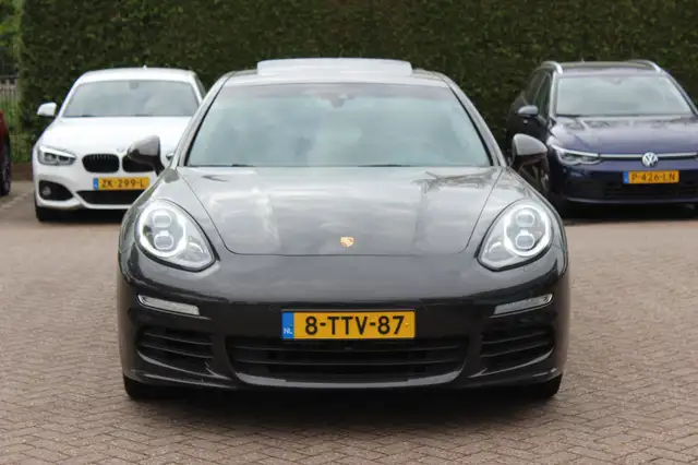 Porsche Panamera view 8