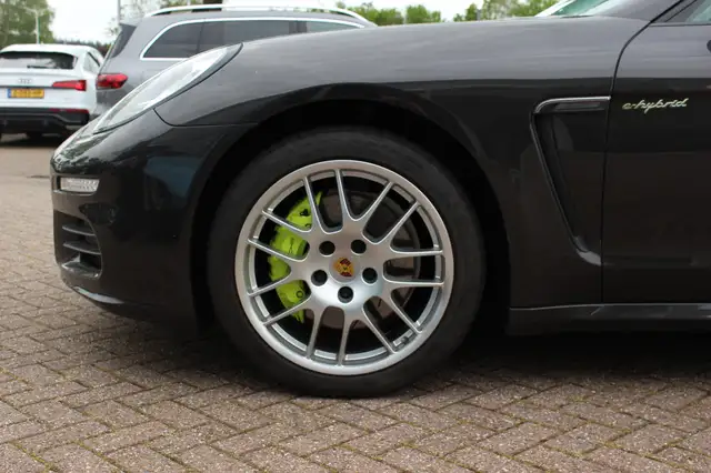 Porsche Panamera view 14