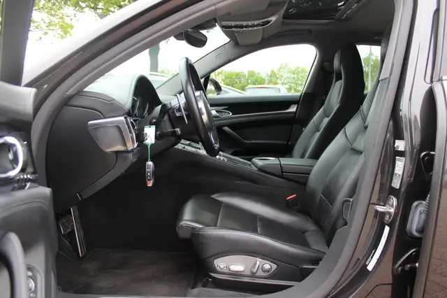 Porsche Panamera view 10