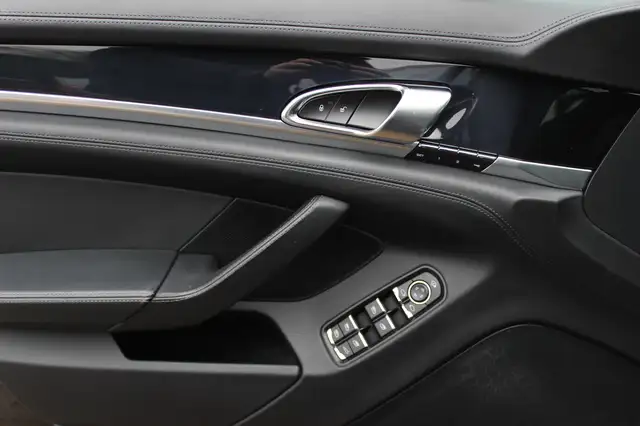 Porsche Panamera view 30