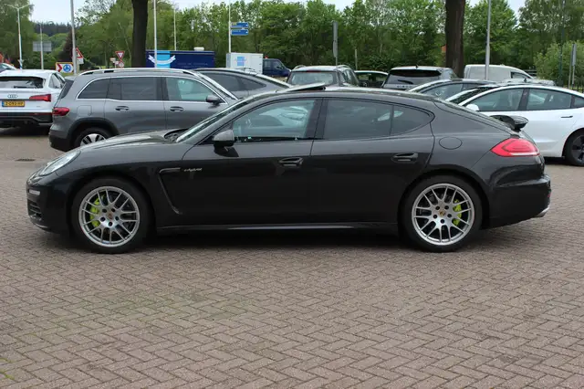 Porsche Panamera view 7