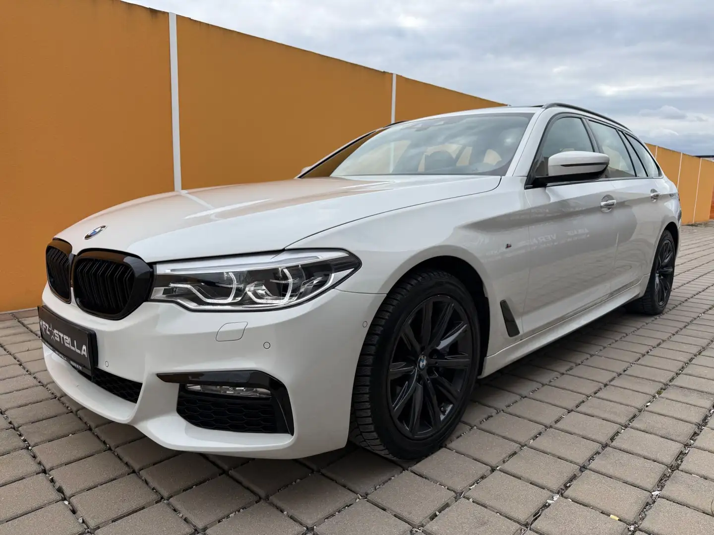 BMW 530 d xDrive M Sport G31 / Pano / AHK / Blanc - 1