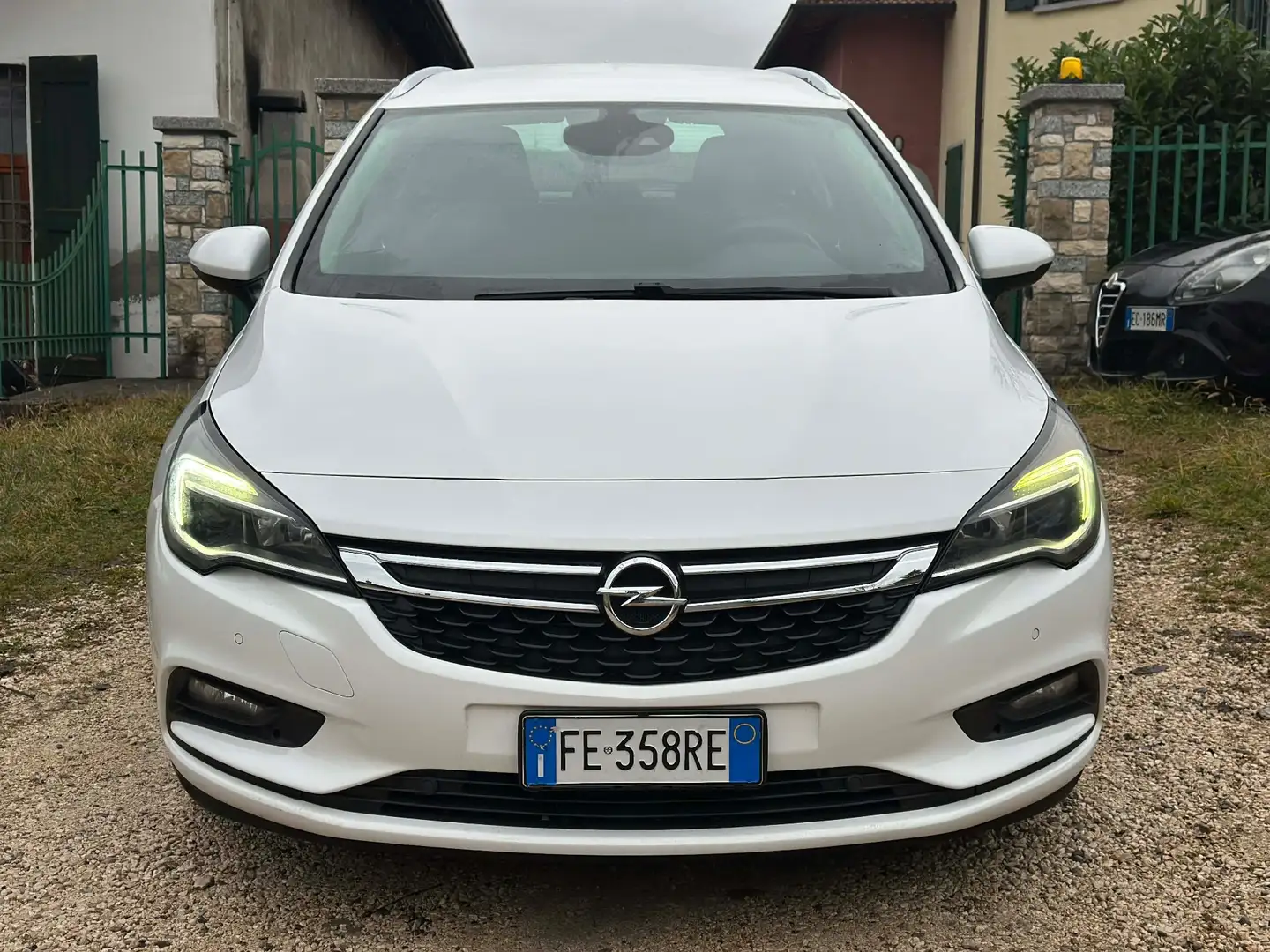Opel Astra Astra 1.6 CDTi 136CV Start&Stop Sports Tourer Inno Wit - 2