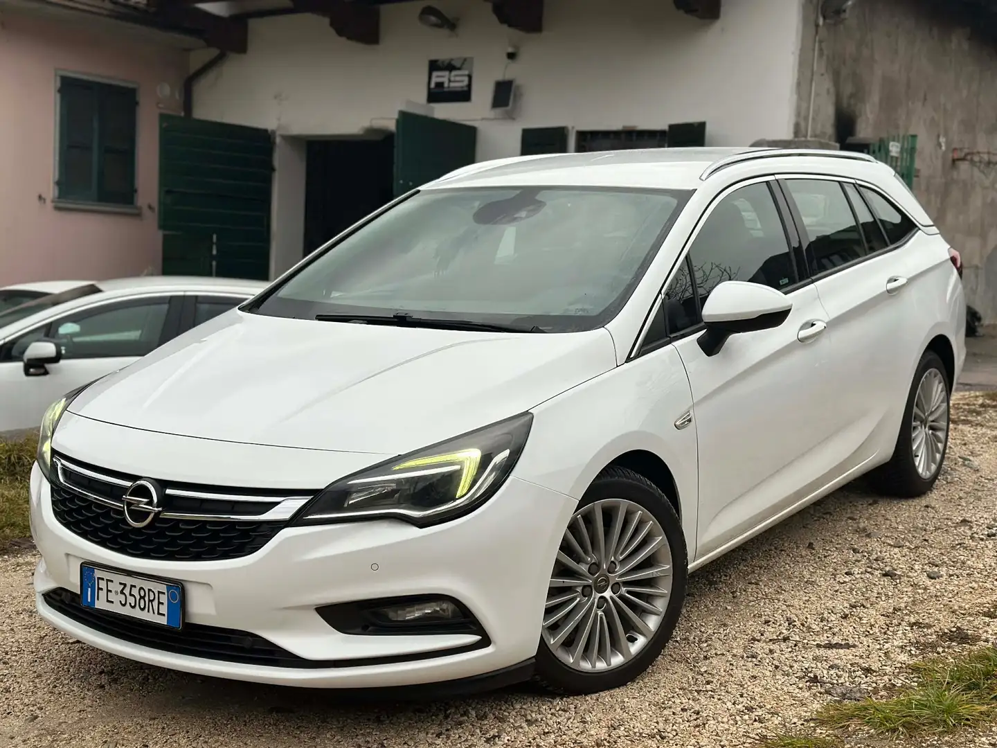 Opel Astra Astra 1.6 CDTi 136CV Start&Stop Sports Tourer Inno Wit - 1