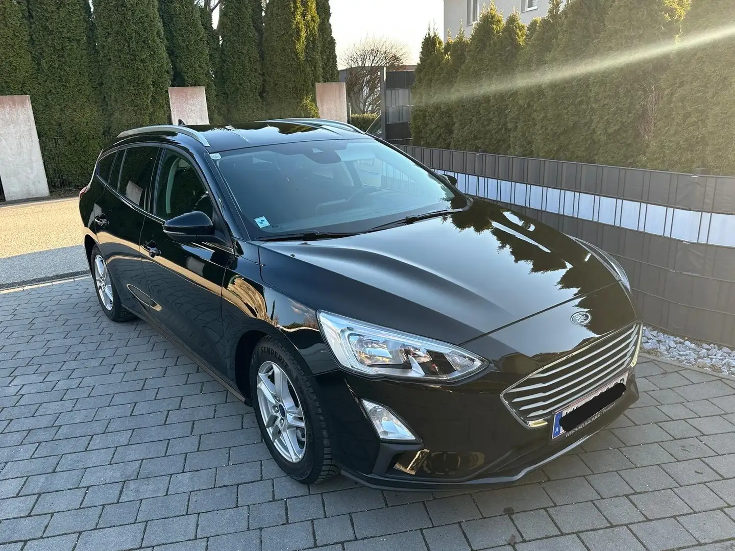 Ford Focus Focus Traveller 1,0 EcoBoost Trend Trend Schwarz - 2