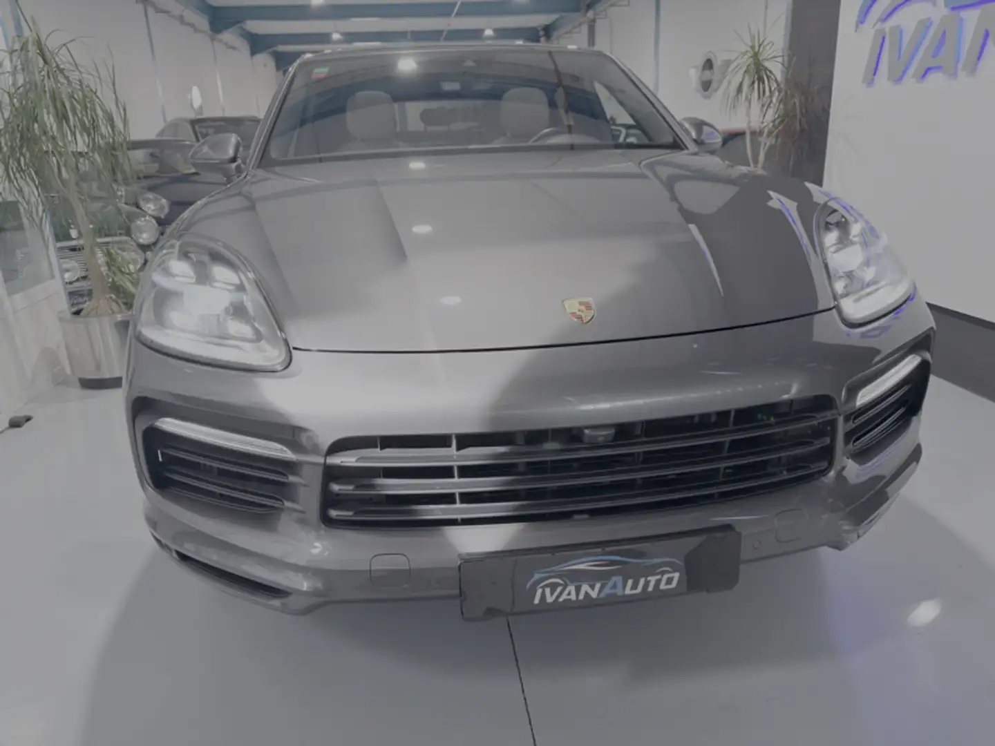 Porsche Cayenne Coupé Aut. Gris - 2