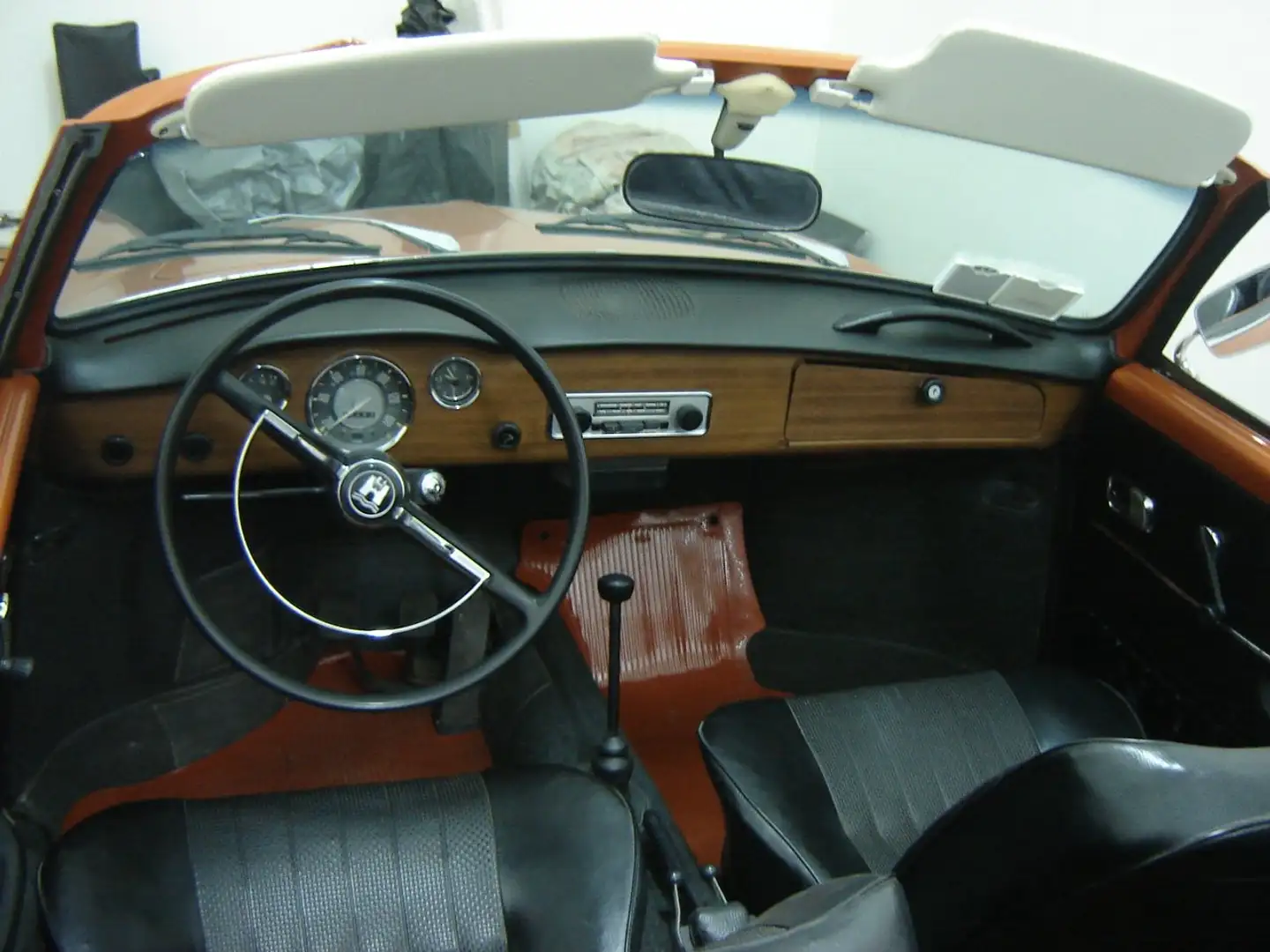 Volkswagen Karmann Ghia Oranj - 2