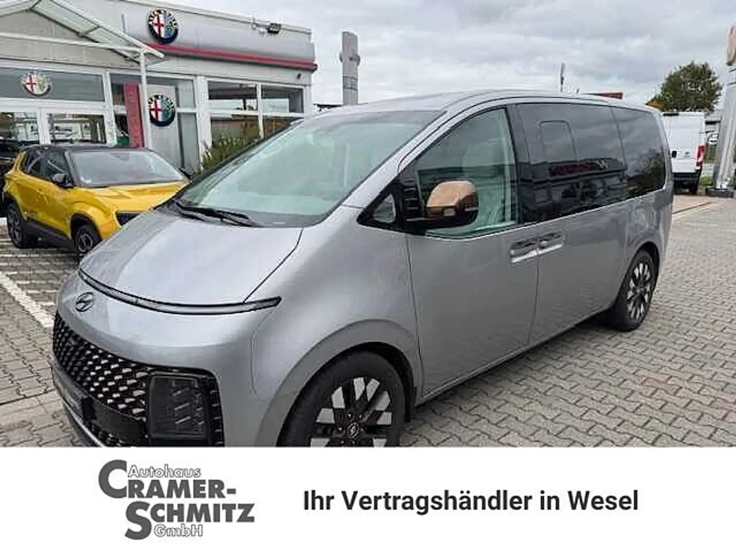 Hyundai STARIA 2.2 D 8-AT 2 WD Panorama AHK Silber - 1
