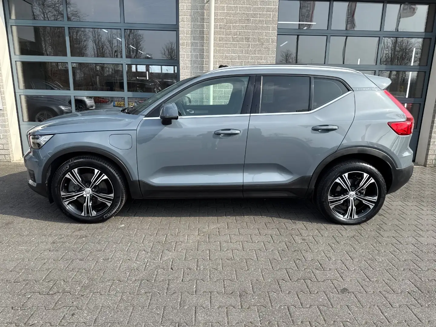 Volvo XC40 1.5 T4 Recharge Inscription | SCHUIFDAK | STOEL/ST Grijs - 2