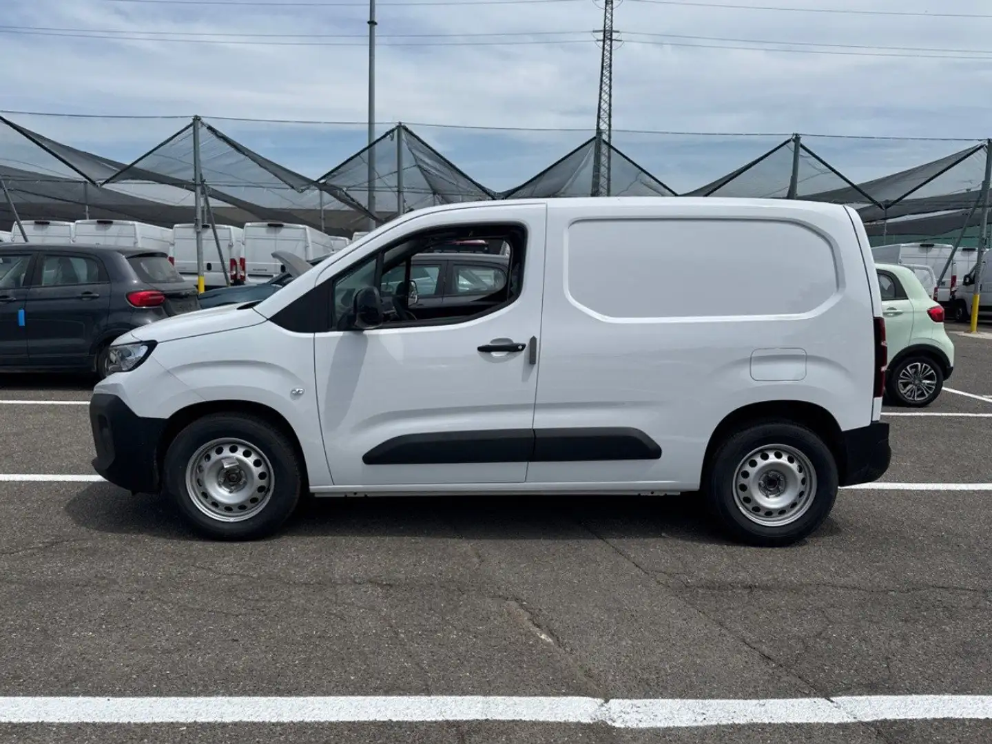 Peugeot Partner 50kwH 136cv L1 1000kg Weiß - 2
