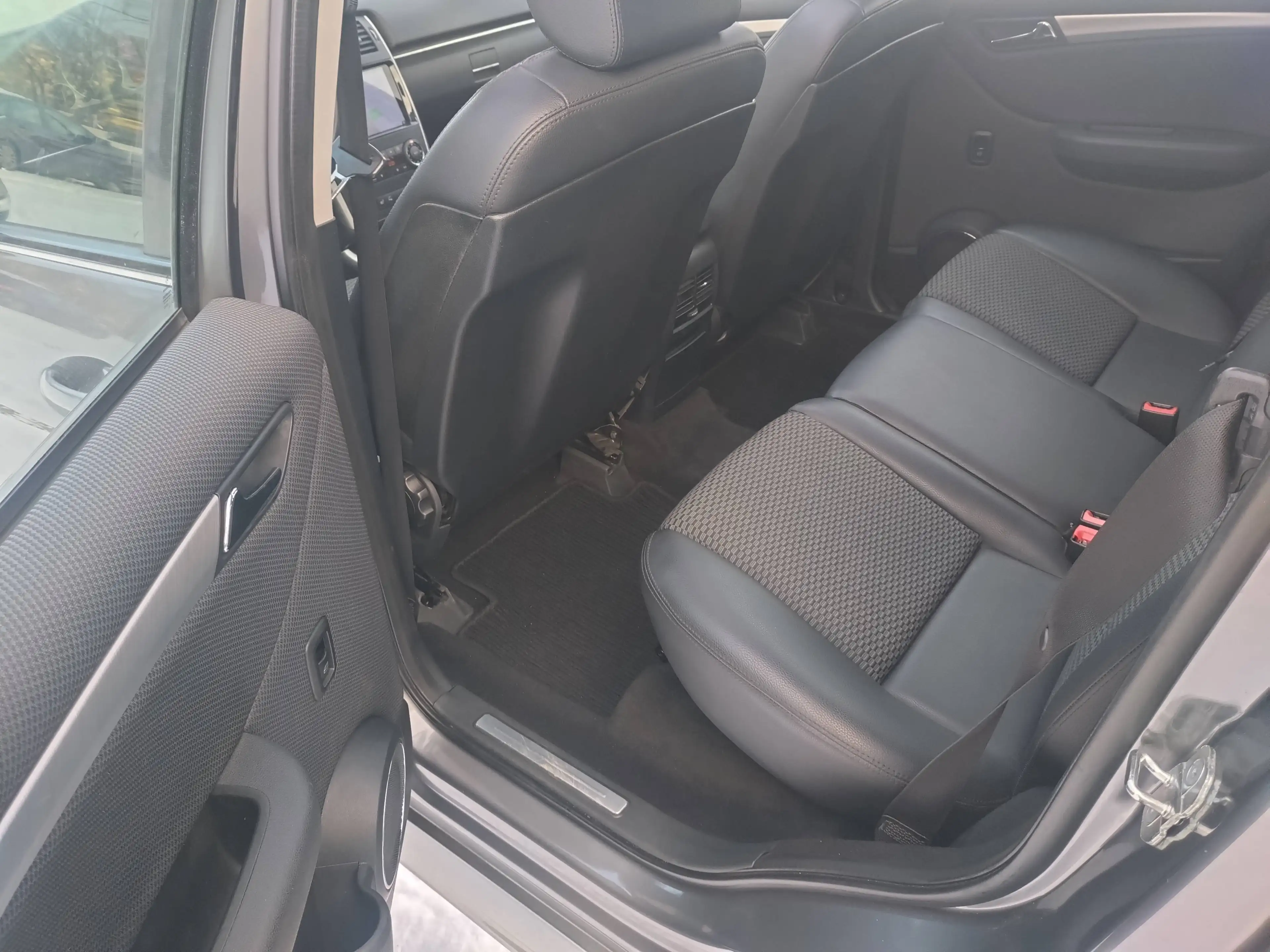 Mercedes-Benz B 200 B 200  Aut+Navi+PDC+Temp+Pano+Blue+N.Tüv — photo 7