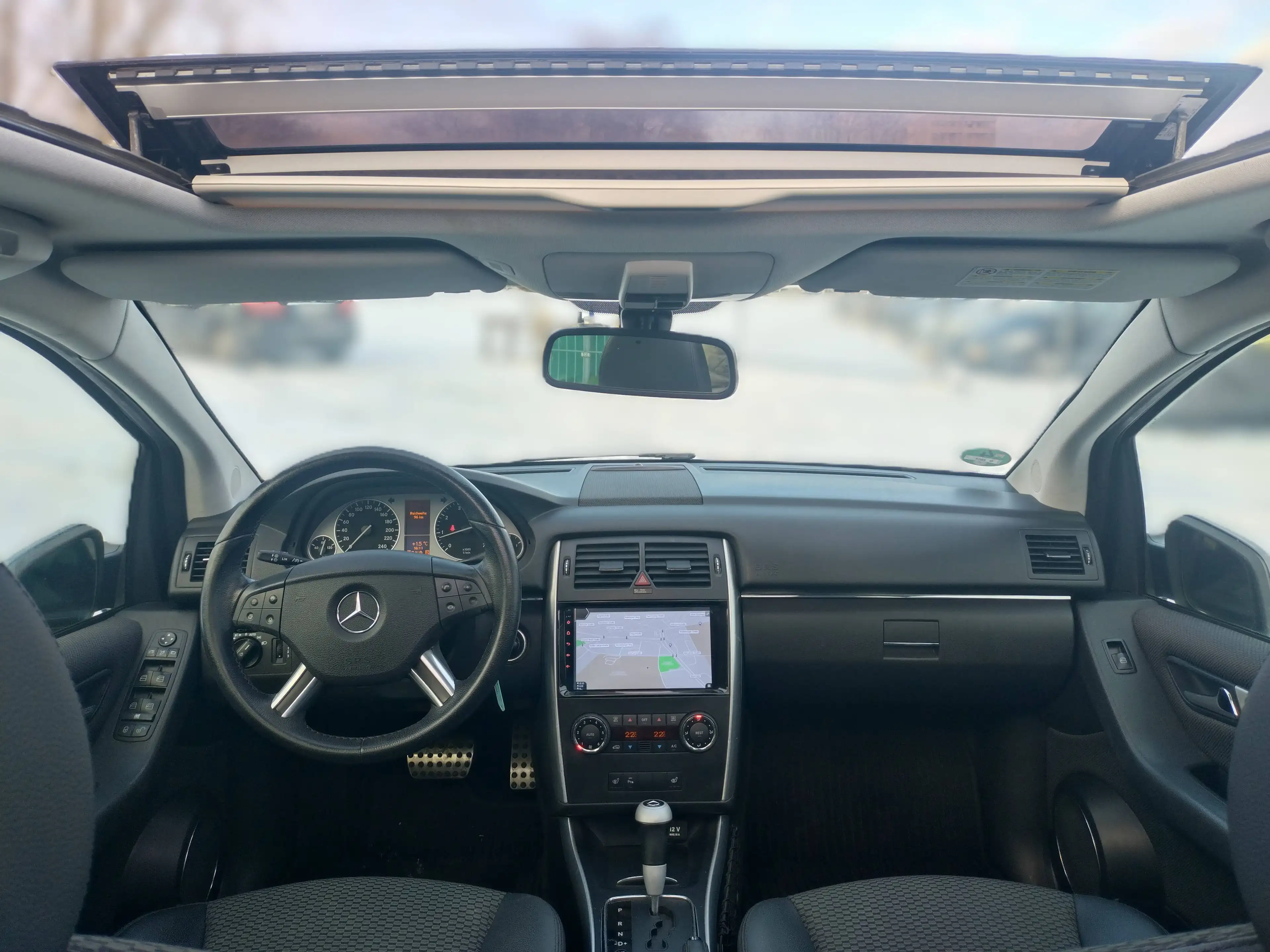 Mercedes-Benz B 200 B 200  Aut+Navi+PDC+Temp+Pano+Blue+N.Tüv