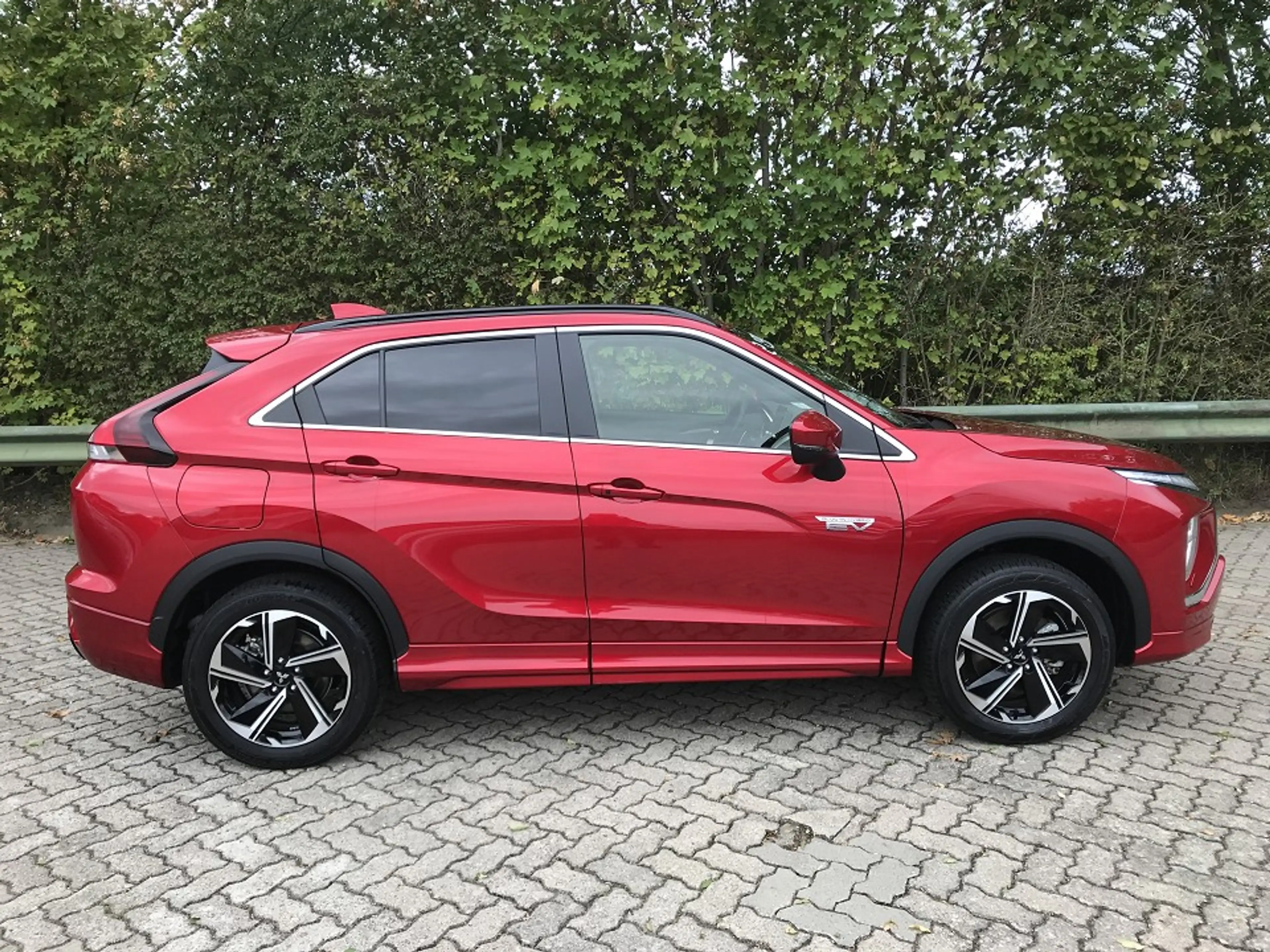 Mitsubishi Eclipse Cross Plug-in Hybrid Plus Navi Plus Select Black 4WD — photo 4