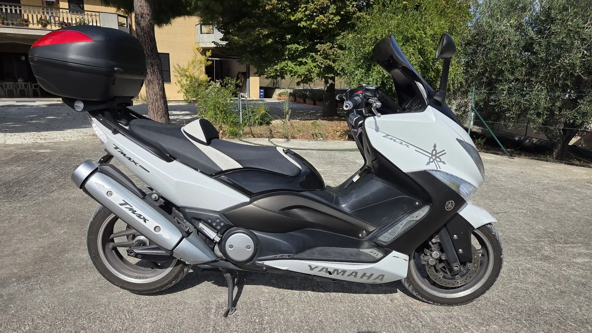 Yamaha TMAX 500 10th Anniversary White Max Bílá - 2