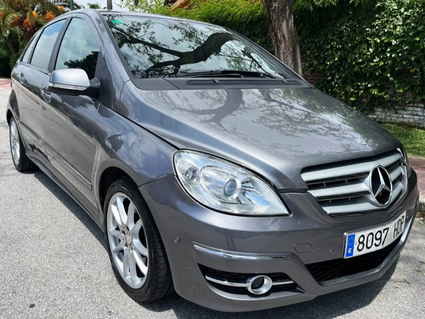 Mercedes-Benz MERCEDES-BENZ Clase B Monovolumen  Automático de Gri - 1