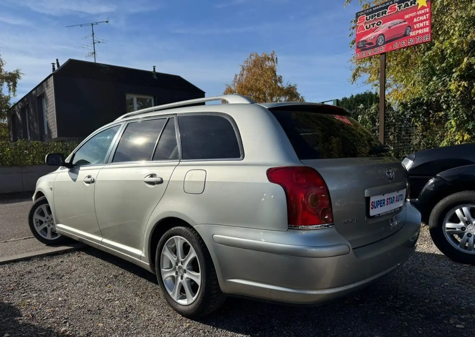 Toyota Avensis II BREAK 2L D-4 VVT-i LINEA SOL PACK 1er main2005 Gris - 2