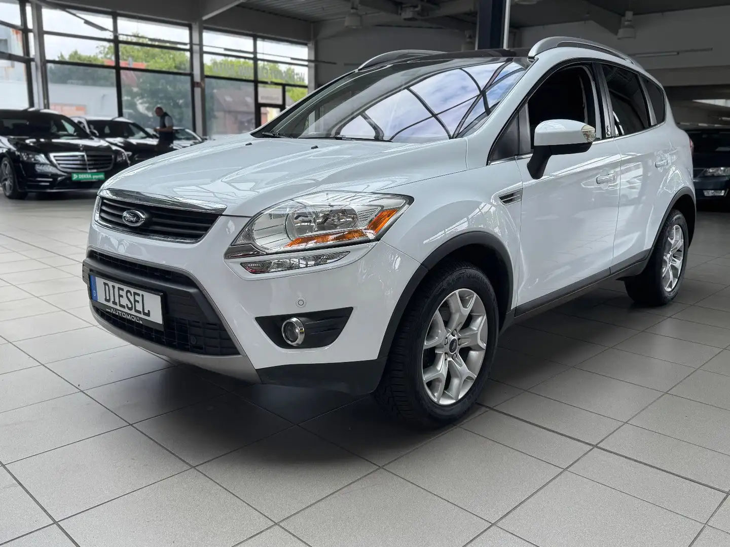 Ford Kuga 2.0TDCI *AUTOMATIK* Champions Edition *AHK* Weiß - 1