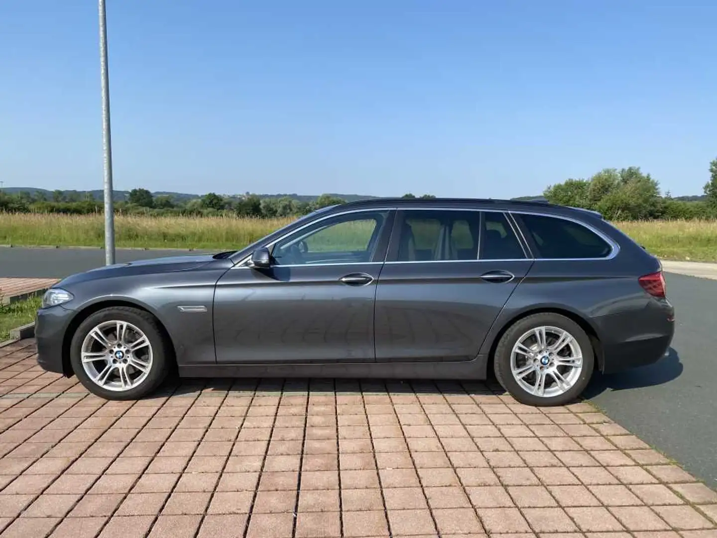 BMW 520 520d Touring Grau - 2