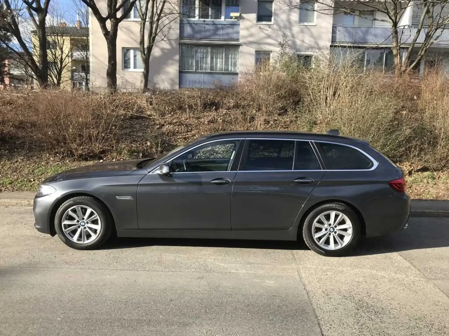 BMW 520 520d Touring Grau - 1