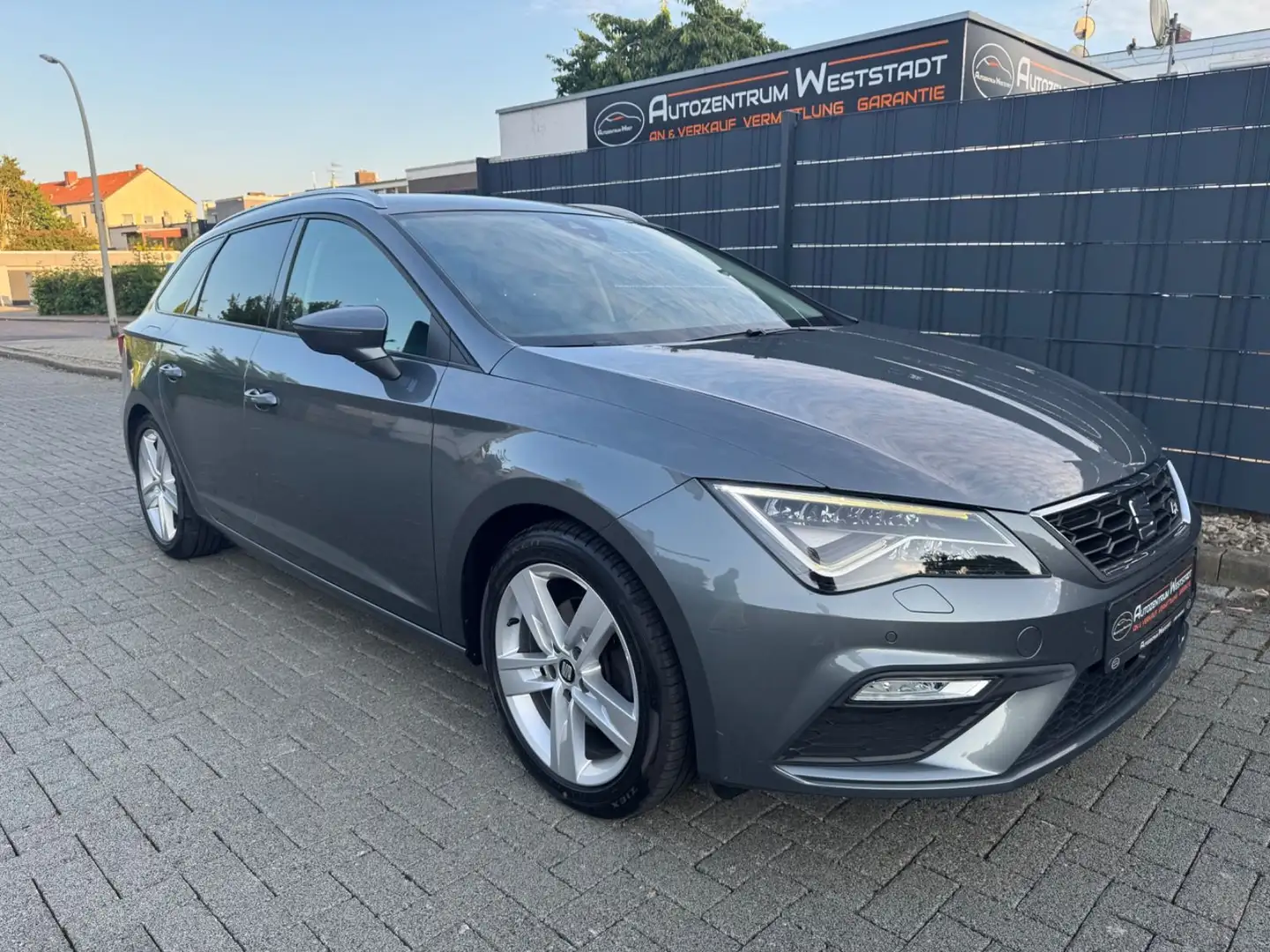 SEAT Leon ST FR, 2 Hand, HU&AU Neu, LED, 8 xLM Felgen Gris - 2