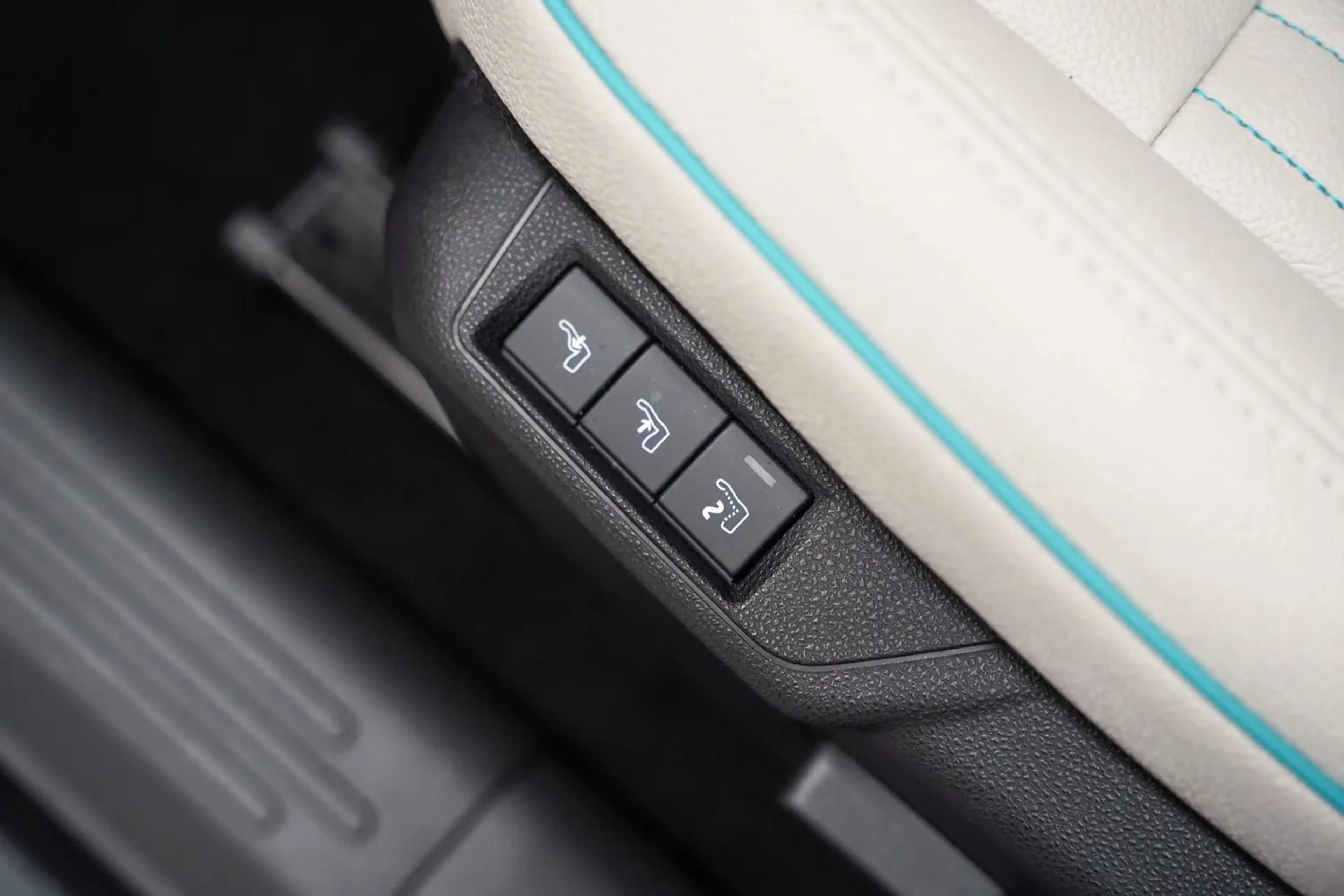Fiat 600 600 e La Prima 54 kWh [ Navi Camera Apple / Androi — photo 6
