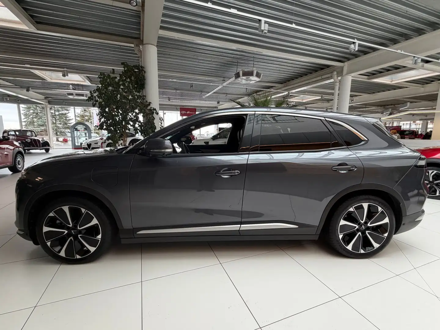 VinFast VF 8 VF8 300 kW AWD Plus Sofort verfügbar Grau - 2