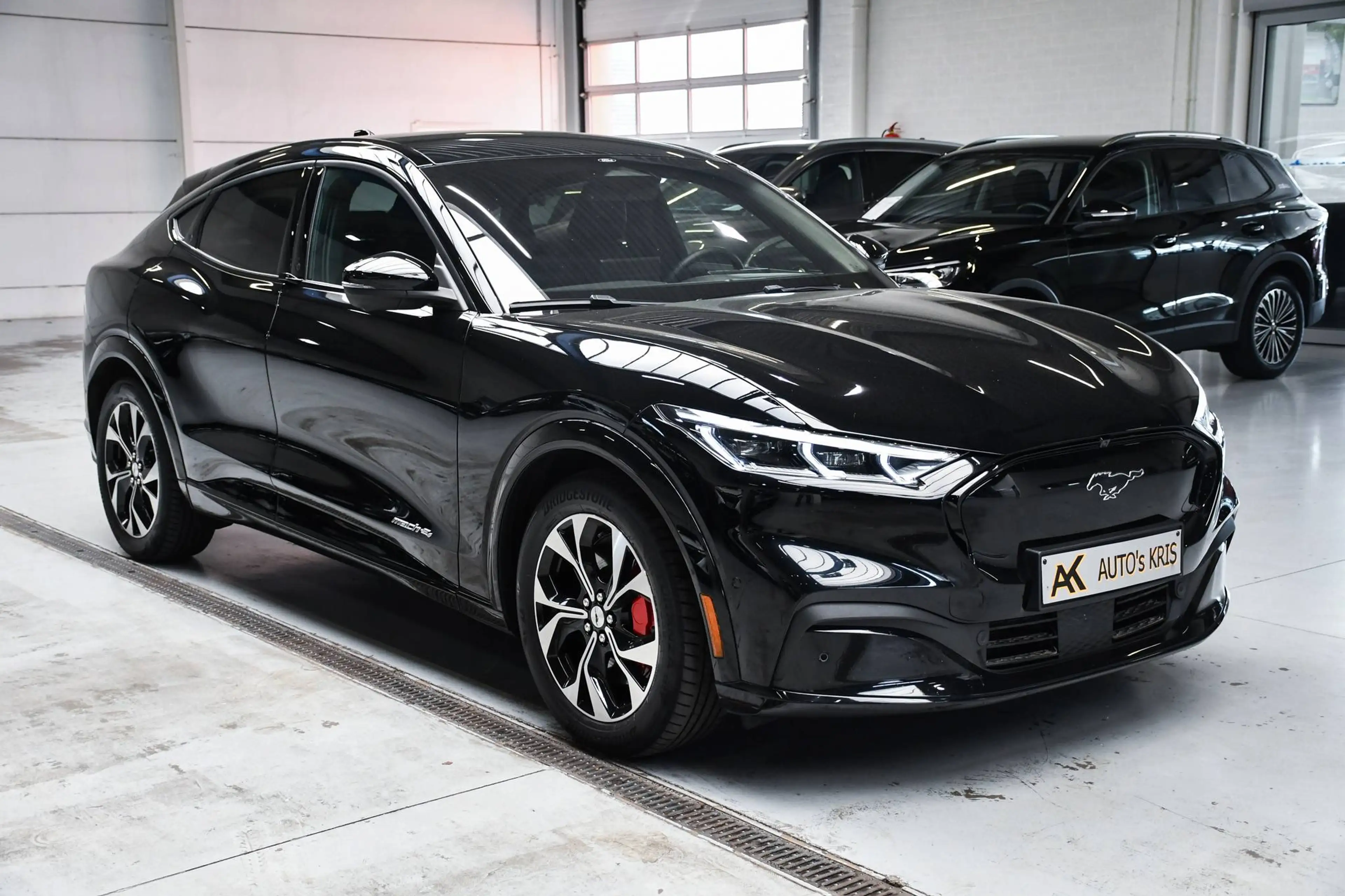 Ford Mustang Mach-E Mustang Mach-E 76 kWh AWD Standard Range - NAVIGATIE / CAMERA / PANO-DAK / SMARTLINK / BLIS / ACC — photo 2