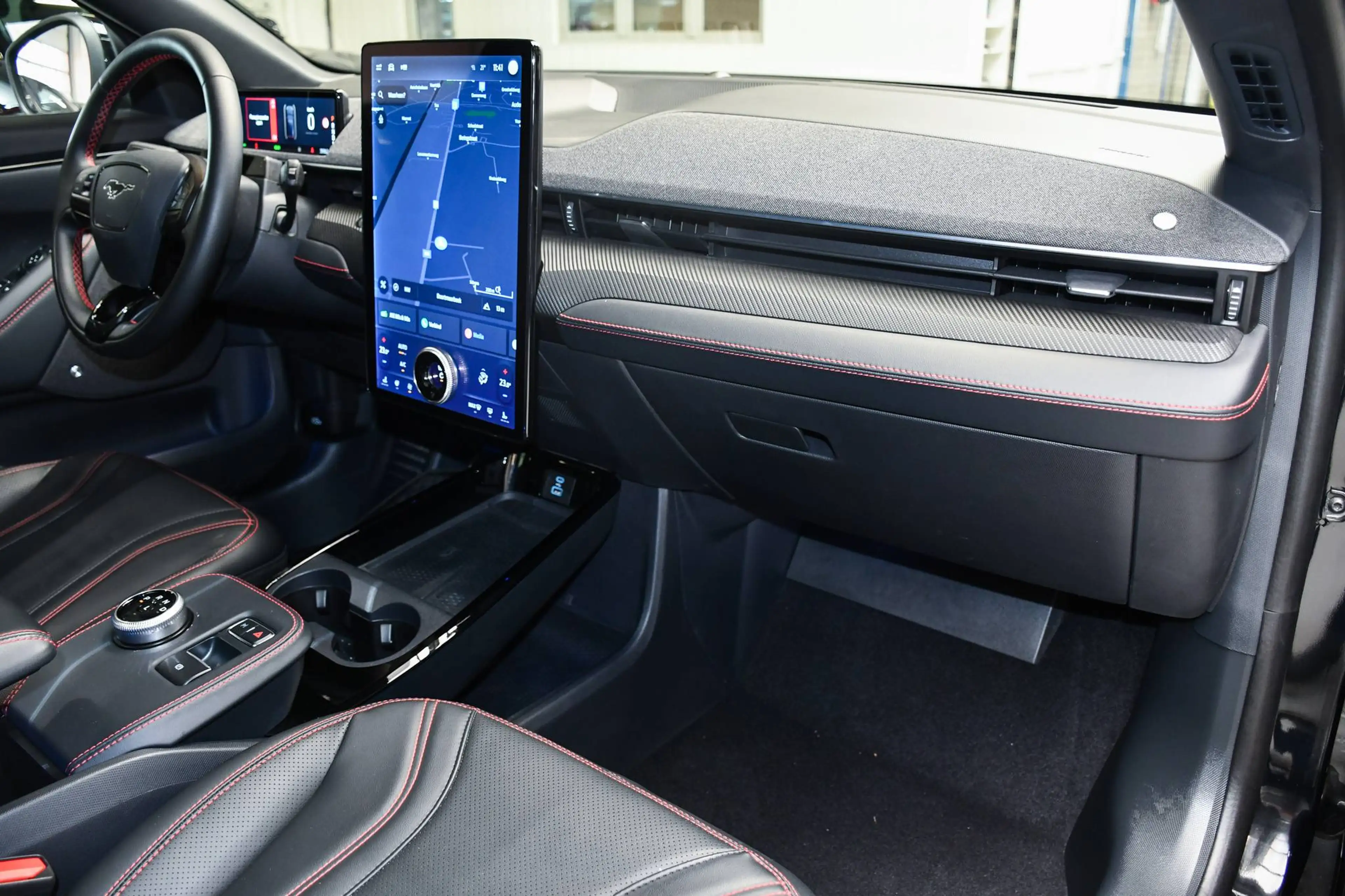 Ford Mustang Mach-E Mustang Mach-E 76 kWh AWD Standard Range - NAVIGATIE / CAMERA / PANO-DAK / SMARTLINK / BLIS / ACC — photo 8