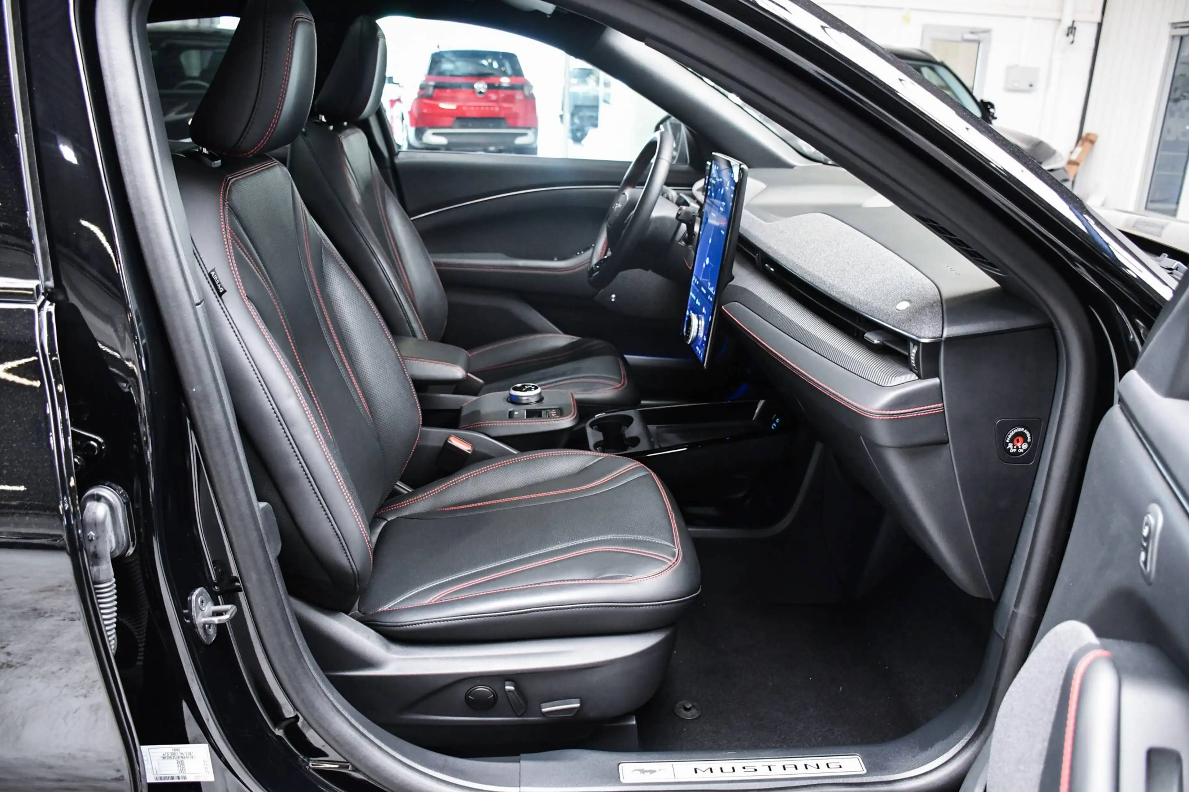 Ford Mustang Mach-E Mustang Mach-E 76 kWh AWD Standard Range - NAVIGATIE / CAMERA / PANO-DAK / SMARTLINK / BLIS / ACC — photo 7
