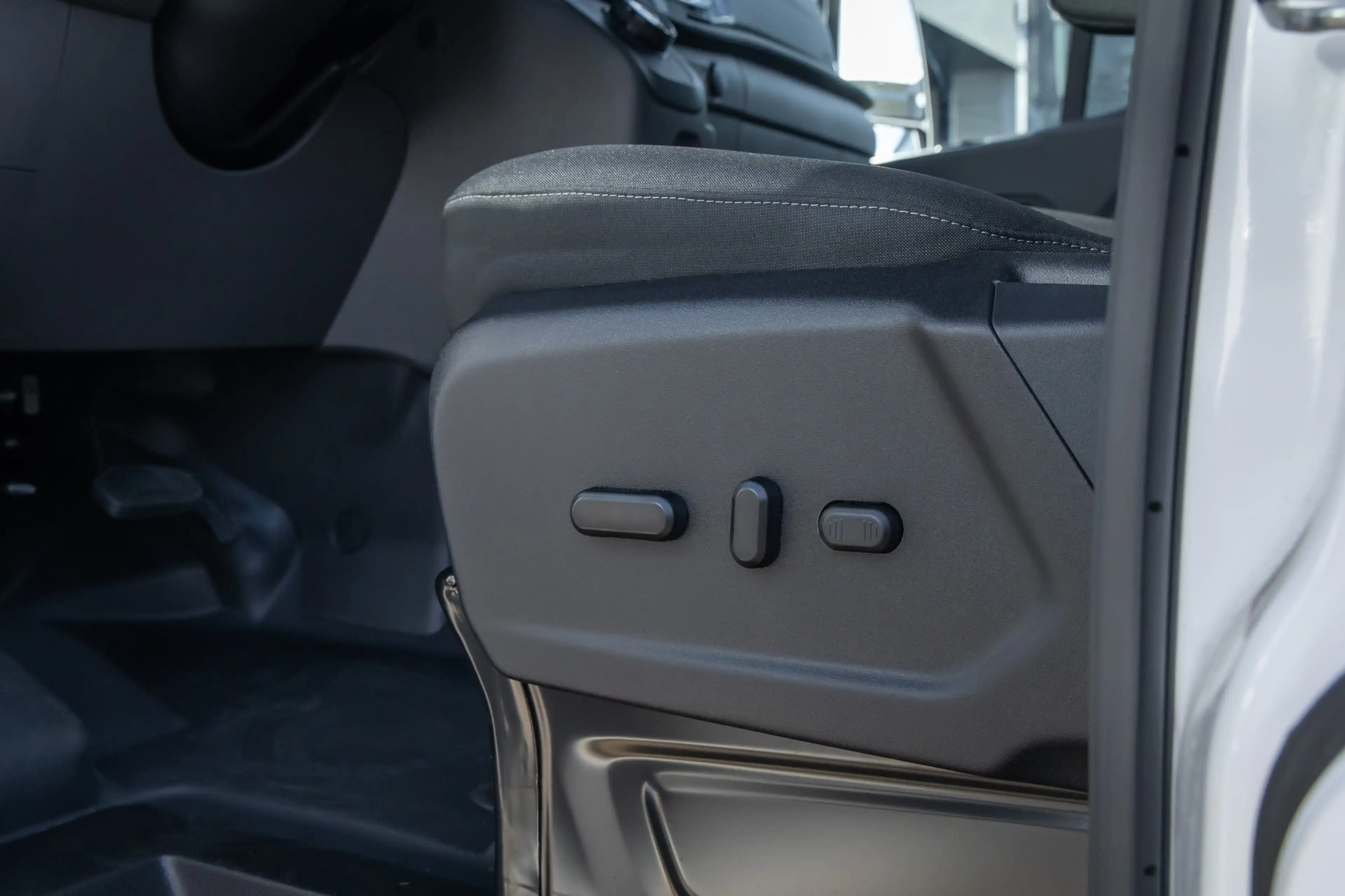 Ford E-Transit 350 L3H2 Trend 68 kWh | Apple Carplay/Android Auto — photo 16