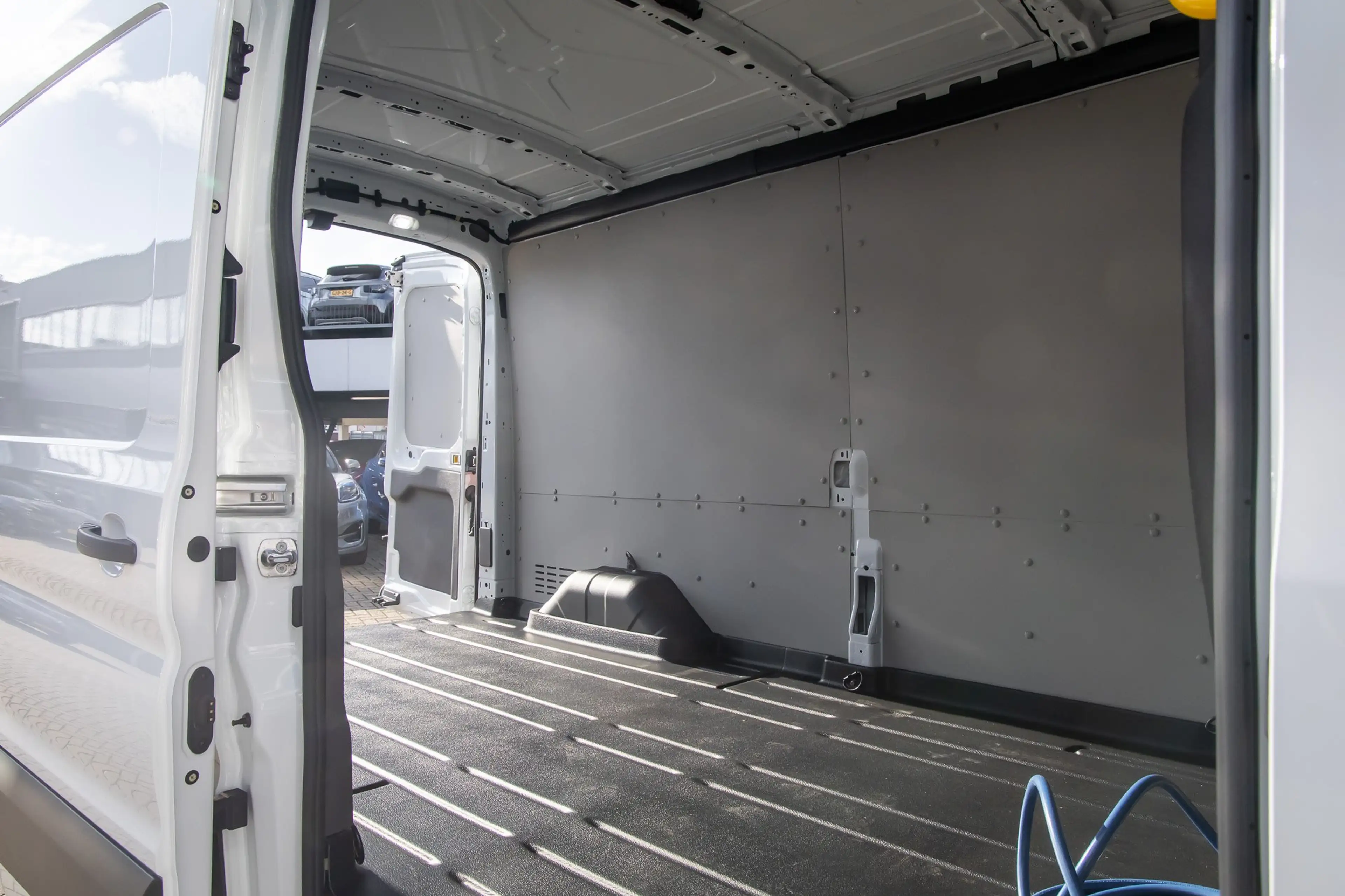 Ford E-Transit 350 L3H2 Trend 68 kWh | Apple Carplay/Android Auto — photo 10