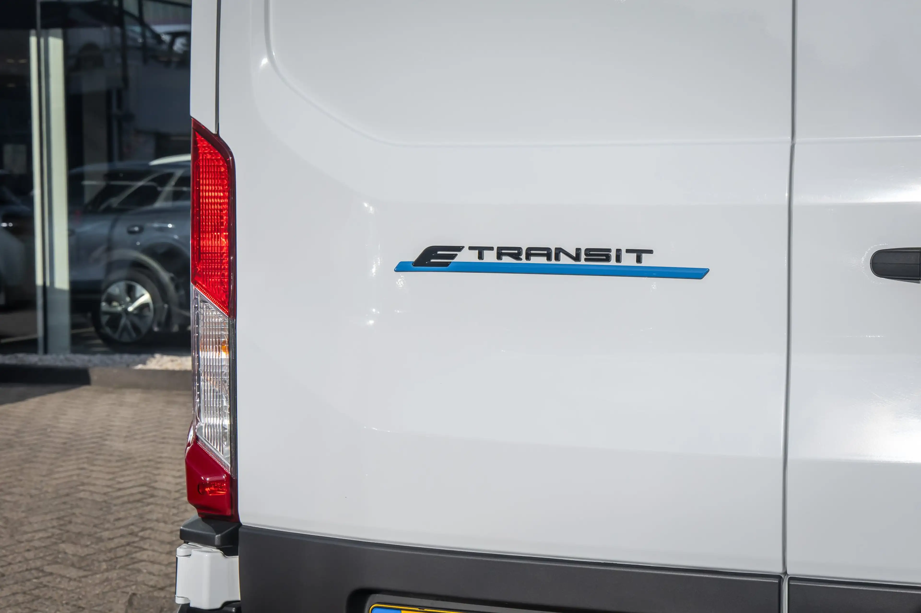 Ford E-Transit 350 L3H2 Trend 68 kWh | Apple Carplay/Android Auto — photo 9