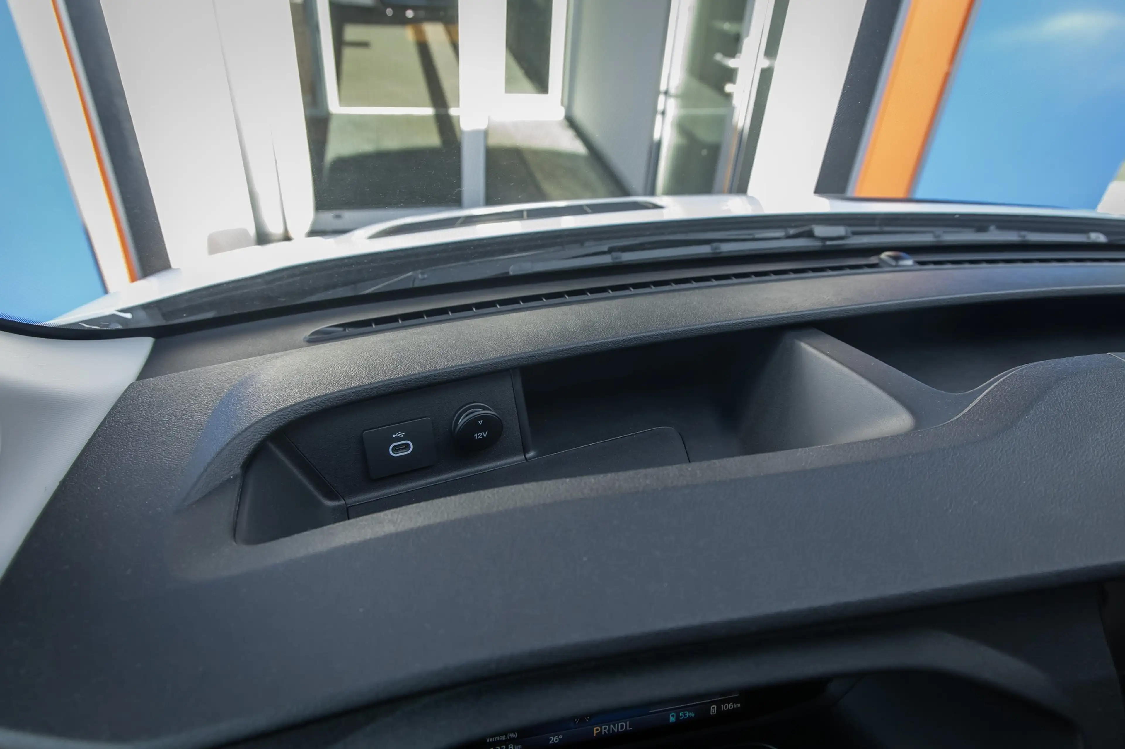 Ford E-Transit 350 L3H2 Trend 68 kWh | Apple Carplay/Android Auto — photo 23