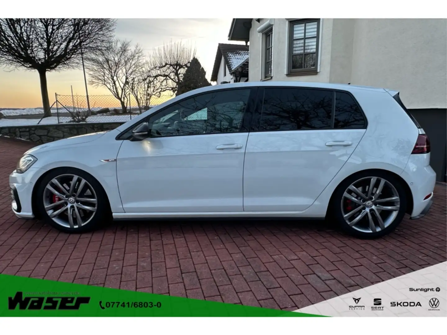 Volkswagen Golf GTI Perform. DSG AHK Pano Navi LED ACC DCC Dynaudio Weiß - 1