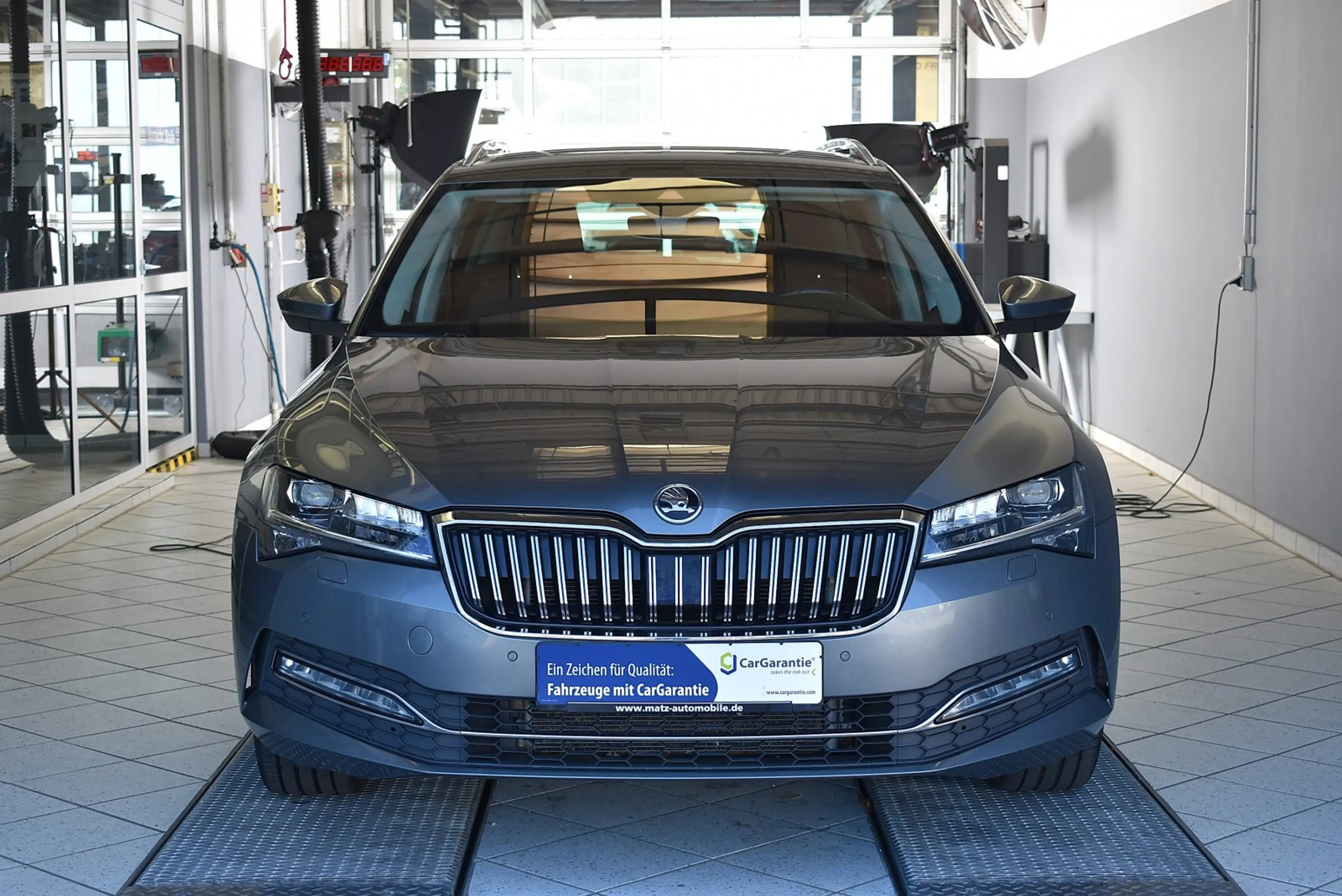 Skoda Superb Combi 2.0 TDI Style DSG*AHK*PDC*LED — photo 2