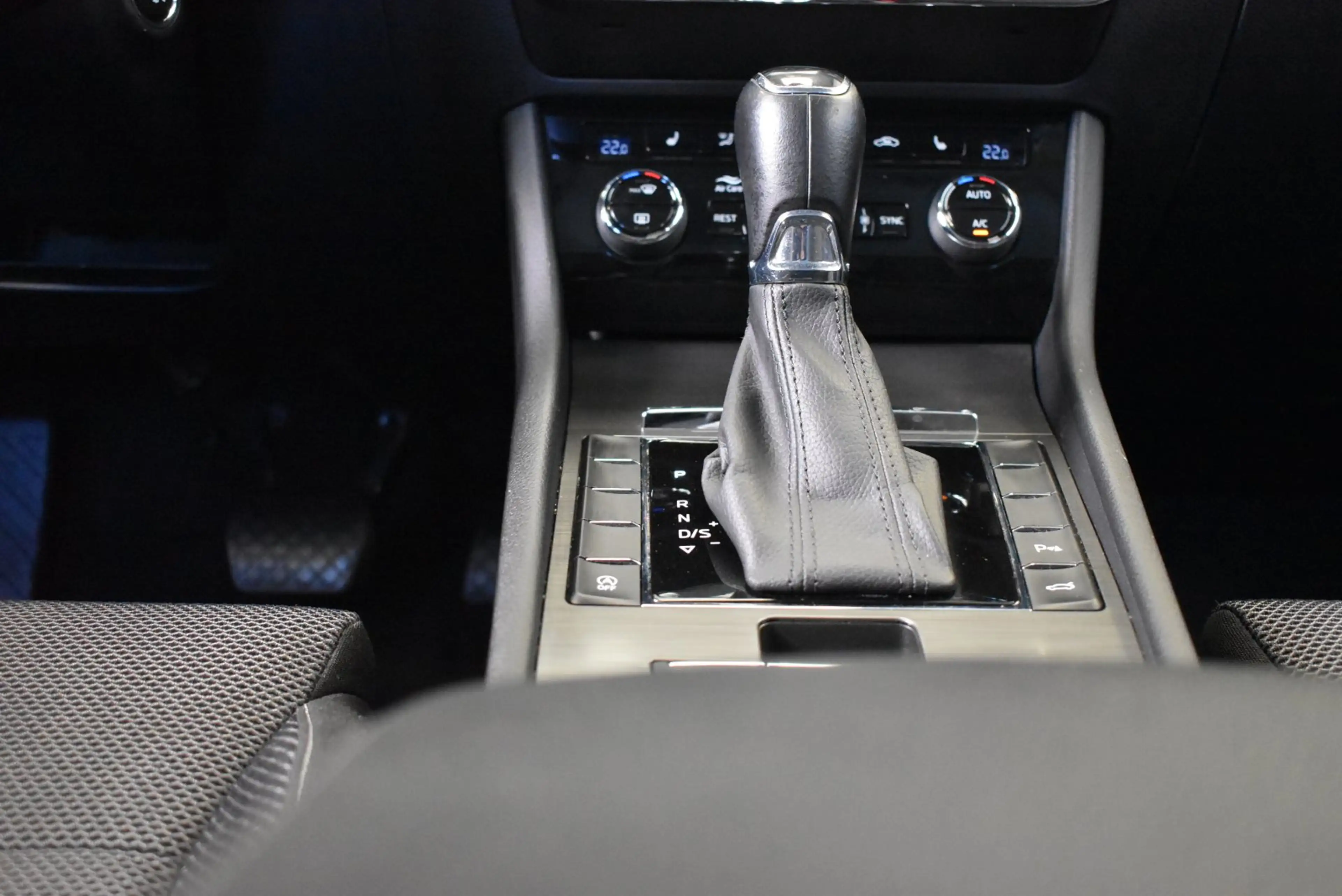 Skoda Superb Combi 2.0 TDI Style DSG*AHK*PDC*LED — photo 26