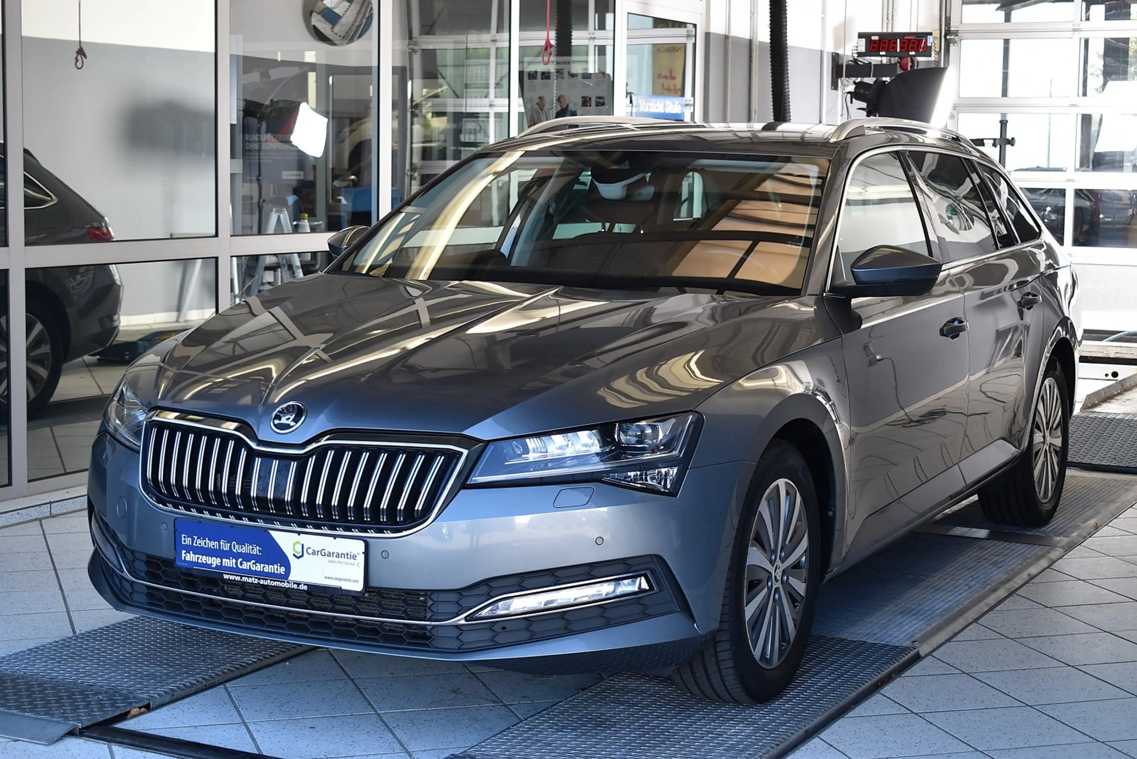 Skoda Superb Combi 2.0 TDI Style DSG*AHK*PDC*LED