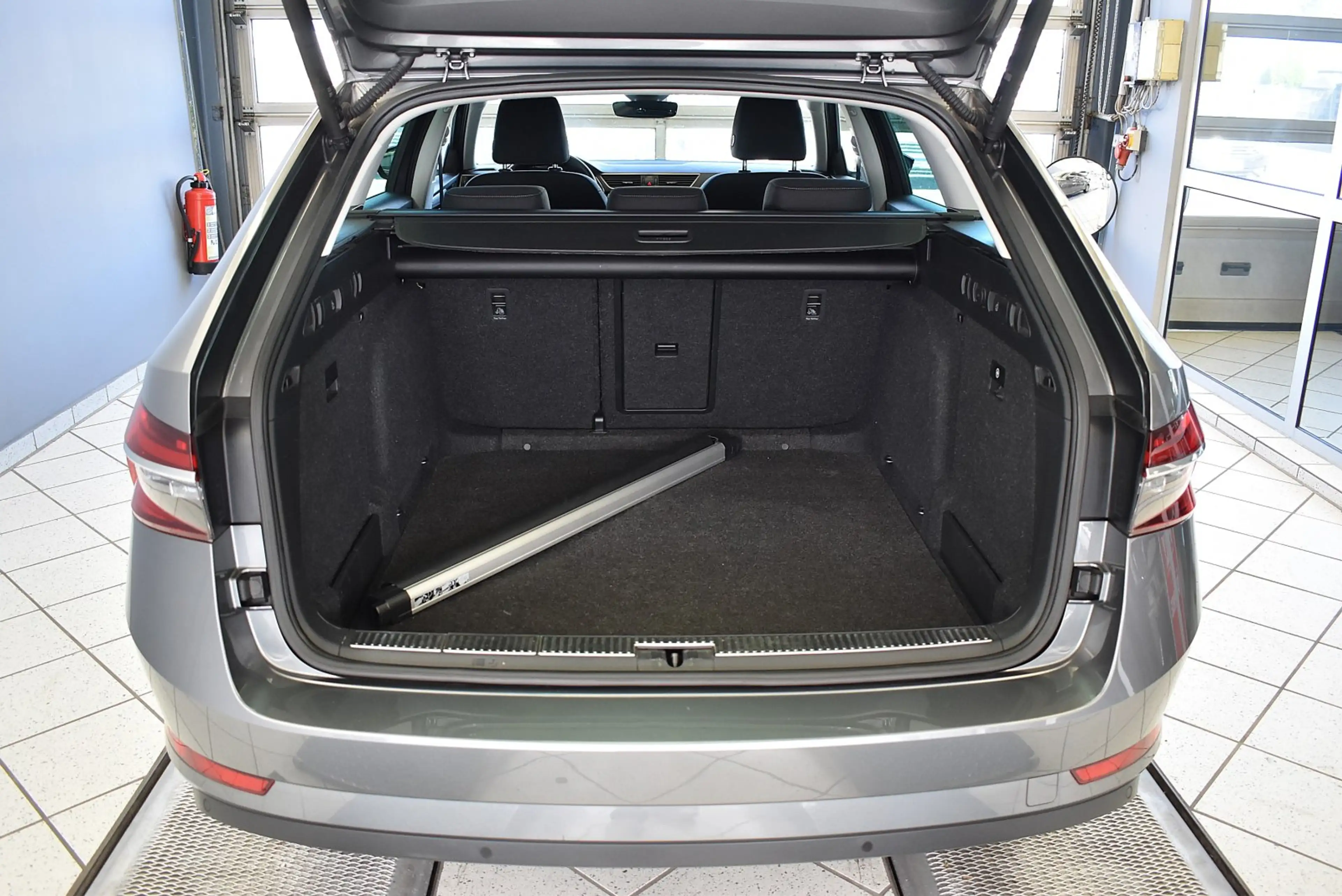Skoda Superb Combi 2.0 TDI Style DSG*AHK*PDC*LED — photo 10