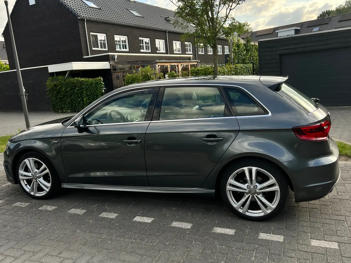 Audi A3 1.8 tfsi Quattro Zilver - 2
