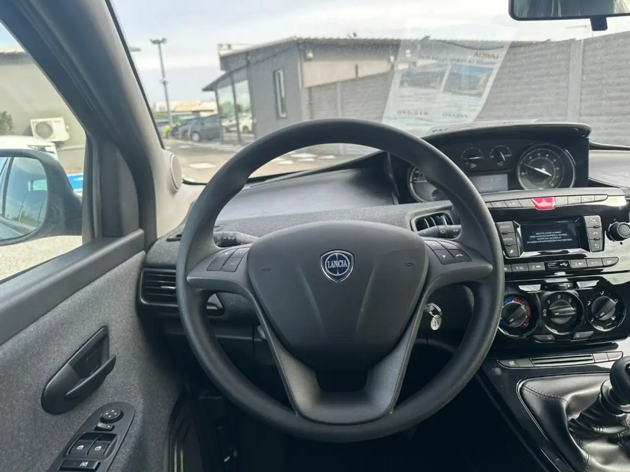 Lancia Ypsilon 2024 — фото 10